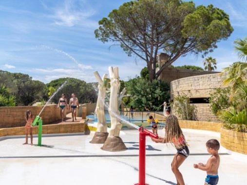 Mobil Home Detente 8 Personnes Le Muy Εξωτερικό φωτογραφία
